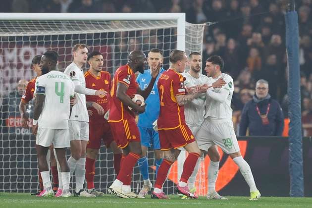 Romelu Lukaku (AS Roma) argues with Santiago Gimenez (Feyenoord), UEFA Europa League 2023 24 - Knockout Round Play-offs Second Leg, AS Roma vs Feyenoord, Olimpico Stadium, February 22, 2024, Rome, Italy.