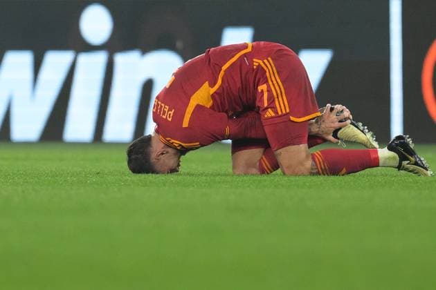 Foto Alfredo Falcone LaPresse 22 Febbraio 2023 - Roma, Italia - calcio - Roma vs Feyenoord - Uefa Europa League 2023-2024 - Stadio Olimpico di Roma. Nella foto:Lorenzo Pellegrini (7 AS Roma) Foto Alfredo Falcone LaPresse February 22, 2023 Rome, Italy - sport, soccer - Roma vs Feyenoord - Uefa Europe League 2023-2024 - Olimpic Stadium in Rome. In the pic:Lorenzo Pellegrini (7 AS Roma)  Copyright: xAlfredoxFalcone LaPressex