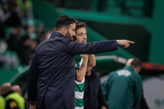 Ruben Amorim, Pedro Goncalves during UEFA Europa League 23 24 game between Sporting CP and BSC Young Boys at Estadio Jose Alvalade, Lisbon, Portugal. (Maciej Rogowski) Lisbon Estadio Jose Alvalade Portugal Copyright: xMaciejxRogowskix scpybb-1-3