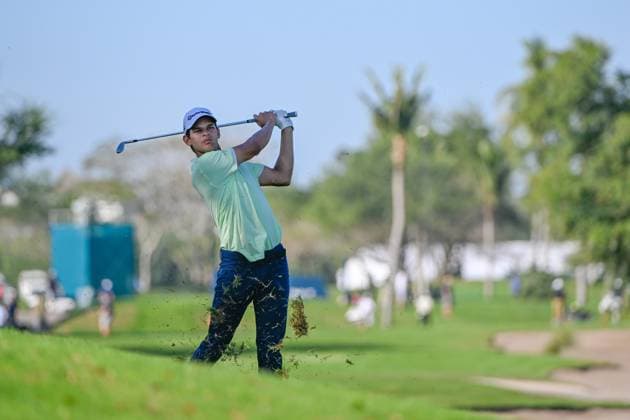 VALLARTA, - FEBRUARY 22: Omar Morales(a) (MEX) watches his approach shot on 2 during Rd1 of the Mexico Open at Vidanta on February 22, 2024 in Puerto Vallarta, Mexico. (Photo by Ken Murray Icon Sportswire) GOLF: FEB 22 PGA, Golf Herren Mexico Open at Vidanta EDITORIAL USE ONLY Icon2402220061