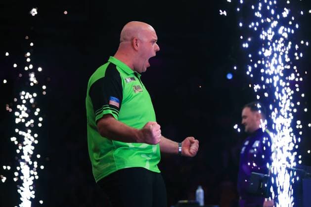 Sport Themen der Woche KW08 Sport Bilder des Tages 2024 BetMGM Premier League Darts, Night 4, Newcastle Michael van Gerwen celebrates beating Luke Littler during the 2024 BetMGM Premier League Darts Night 4 at the Utilita Arena, Newcastle, England, United Kingdom on 22 February 2024 Editorial Use Only Copyright: xIMAGO EveryxSecondxMediax ESM-0919-0077