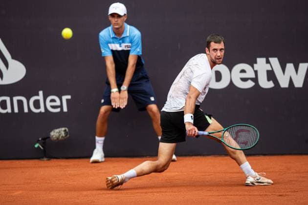(240223) -- RIO DE JANEIRO, Feb. 23, 2024 -- Laslo Djere of Serbia hits a return during the round 16 match against Dusan Lajovic of Serbia at the 2024 ATP500 Rio Open at Jockey Club Brasileiro in Rio de Janeiro, Brazil, Feb. 22, 2024. ) (SP)BRAZIL-RIO DE JANEIRO-TENNIS-ATP500-RIO OPEN WangxTiancong 