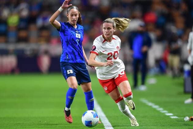 RECORD DATE NOT STATED Concacaf W Gold Cup 2024 Canada vs El Salvador Danielle Fuentes (L) of El Salvador fights for the ball with Cloe Lacasse (R) of Canada during the Group stage, Group C match between Canada and El Salvador as part of the Concacaf Womens Gold Cup 2024, at Shell Energy Stadium on February 22, 2024 in Houston, Texas, United States. HOUSTON TEXAS UNITED STATES  Copyright: xIsaacxOrtizx 20240222204106_CWGC_24_GC_CAN_ESA_LACASSE92