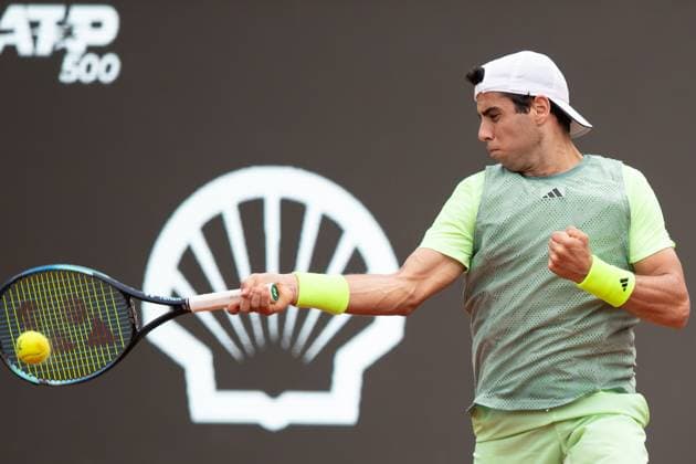 (240223) -- RIO DE JANEIRO, Feb. 23, 2024 -- Jaume Antoni Munar Clar of Spain hits a return during the round 16 match against Thiago Seyboth Wild of Brazil at the 2024 ATP500 Rio Open at Jockey Club Brasileiro in Rio de Janeiro, Brazil, Feb. 22, 2024. ) (SP)BRAZIL-RIO DE JANEIRO-TENNIS-ATP500-RIO OPEN WangxTiancong 