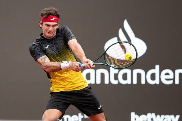 (240223) -- RIO DE JANEIRO, Feb. 23, 2024 -- Thiago Seyboth Wild of Brazil hits a return during the round 16 match against Jaume Antoni Munar Clar of Spain at the 2024 ATP500 Rio Open at Jockey Club Brasileiro in Rio de Janeiro, Brazil, Feb. 22, 2024. ) (SP)BRAZIL-RIO DE JANEIRO-TENNIS-ATP500-RIO OPEN WangxTiancong 