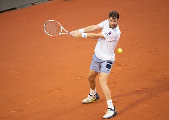 (240223) -- RIO DE JANEIRO, Feb. 23, 2024 -- Cameron Norrie of Britain hits a return during the round 16 match against Marcelo Tomas Barrios Vera of Chile at the 2024 ATP500 Rio Open at Jockey Club Brasileiro in Rio de Janeiro, Brazil, Feb. 22, 2024. ) (SP)BRAZIL-RIO DE JANEIRO-TENNIS-ATP500-RIO OPEN WangxTiancong 