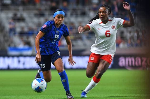 RECORD DATE NOT STATED Concacaf W Gold Cup 2024 Canada vs El Salvador Andrea Amaya (L) of El Salvador fights for the ball with Deanne Rose (R) of Cnada during the Group stage, Group C match between Canada and El Salvador as part of the Concacaf Womens Gold Cup 2024, at Shell Energy Stadium on February 22, 2024 in Houston, Texas, United States. HOUSTON TEXAS UNITED STATES  Copyright: xJONATHANxDUENASx 20240222212801_CWGC_24_GC_CAN_ESA_AMAYA148