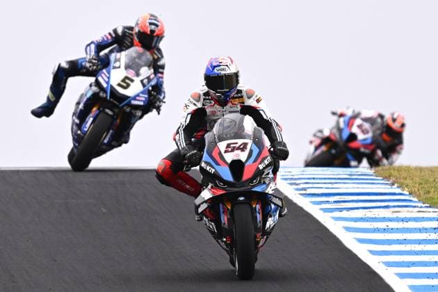Bilder des Jahres 2024, Sport 02 Feburar Sport Themen der Woche KW08 Sport Bilder des Tages SUPERBIKES PHILLIP ISLAND, Turkish rider Toprak Razgatlioglu of ROKiT BMW Motorrad WorldSBK Team (centre) during WorldSBK Free Practice Two of the Superbike World Championship, WM, Weltmeisterschaft on Phillip Island, Victoria, Thursday, February 22, 2024. ( NO ARCHIVING, EDITORIAL USE ONLY, NO USE IN BOOKS WITHOUT CONSENT PHILLIP ISLAND VICTORIA AUSTRALIA  Copyright: xJOELxCARRETTx 20240223001906714078