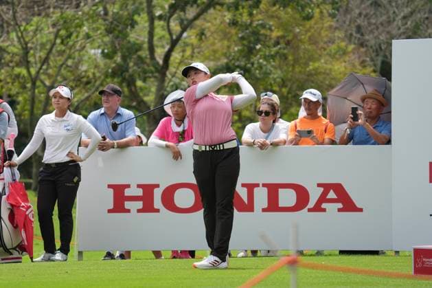 Honda LPGA, Golf Damen Thailand 2024 Round 2 Ruoning Yin of China is playing her tee shot during the second round of the Honda LPGA Thailand 2024 at Siam Country Club Old Course in Chonburi, Thailand, on February 23, 2024. Chonburi Thailand  Copyright: xVachiraxVachirax originalFilename:kalong-notitle240223_npb94.jpg