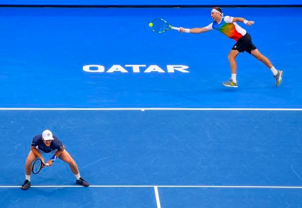 Sport Themen der Woche KW08 Sport Bilder des Tages ATP, Tennis Herren Qatar Exxonmobil Open Tennis Tournament 2024 Jamie Murray from Great Britain and Michael Venus from New Zealand are competing against Ariel Behar from Uruguay and Adam Pavlasek from the Czech Republic in their doubles semifinal match at the ATP Qatar ExxonMobil Open tennis tournament at the Khalifa International Tennis Complex in Doha, Qatar, on February 23, 2024. DOHA Qatar  Copyright: xNoushadxThekkayilx originalFilename:varittyakkal-atpqatar240223_npPMr.jpg