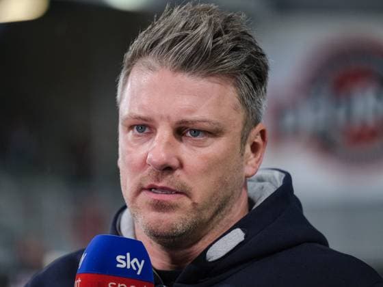 Lukas Kwasniok (SC Paderborn 07, Trainer) beim TV Interview vor der Partie. GER, SV Wehen Wiesbaden gegen SC Paderborn 07, Fussball, 2. Bundesliga, 23. Spieltag, Spielzeit 2023 2024, 23.02.2024 DFL REGULATIONS PROHIBIT ANY USE OF PHOTOGRAPHS AS IMAGE SEQUENCES AND OR QUASI-VIDEO GER, SV Wehen Wiesbaden gegen SC Paderborn 07, Fussball, 2. Bundesliga, 23. Spieltag, Spielzeit 2023 2024, 23.02.2024 Wiesbaden