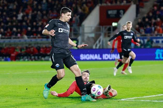 23.02.2024, xavx, Fussball 2.Bundesliga, SV Wehen Wiesbaden - SC Paderborn 07 emspor, v.l. Koen Kostons (SC Paderborn 07), Sascha Mockenhaupt (SV Wehen Wiesbaden) (DFL DFB REGULATIONS PROHIBIT ANY USE OF PHOTOGRAPHS as IMAGE SEQUENCES and or QUASI-VIDEO) Wiesbaden