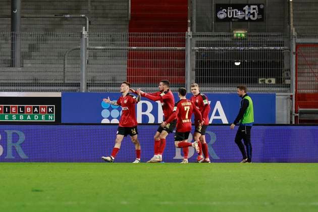 23.02.2024, xavx, Fussball 2.Bundesliga, SV Wehen Wiesbaden - SC Paderborn 07 emspor, v.l. Franko Kovacevic (SV Wehen Wiesbaden) celebrate the goal, Der Torjubel zum 1:0 (DFL DFB REGULATIONS PROHIBIT ANY USE OF PHOTOGRAPHS as IMAGE SEQUENCES and or QUASI-VIDEO) Wiesbaden