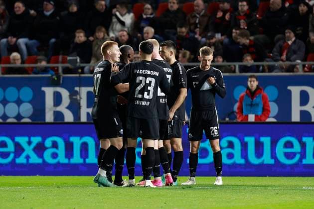 23.02.2024, xavx, Fussball 2.Bundesliga, SV Wehen Wiesbaden - SC Paderborn 07 emspor, v.l. celebrate the goal, Der Torjubel zum 1:1 durch Koen Kostons (SC Paderborn 07) (DFL DFB REGULATIONS PROHIBIT ANY USE OF PHOTOGRAPHS as IMAGE SEQUENCES and or QUASI-VIDEO) Wiesbaden
