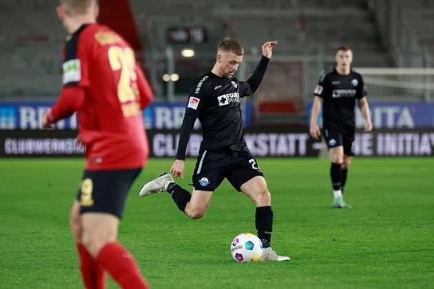 23.02.2024, xavx, Fussball 2.Bundesliga, SV Wehen Wiesbaden - SC Paderborn 07 emspor, v.l. Sebastian Klaas (SC Paderborn 07) (DFL DFB REGULATIONS PROHIBIT ANY USE OF PHOTOGRAPHS as IMAGE SEQUENCES and or QUASI-VIDEO) Wiesbaden