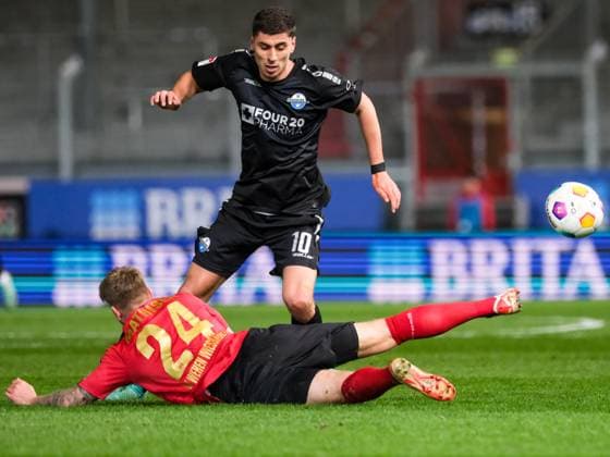 Marcus Mathisen (SV Wehen Wiesbaden, 24), Koen Kostons (SC Paderborn 07, 10), GER, SV Wehen Wiesbaden gegen SC Paderborn 07, Fussball, 2. Bundesliga, 23. Spieltag, Spielzeit 2023 2024, 23.02.2024 DFL REGULATIONS PROHIBIT ANY USE OF PHOTOGRAPHS AS IMAGE SEQUENCES AND OR QUASI-VIDEO GER, SV Wehen Wiesbaden gegen SC Paderborn 07, Fussball, 2. Bundesliga, 23. Spieltag, Spielzeit 2023 2024, 23.02.2024 Wiesbaden