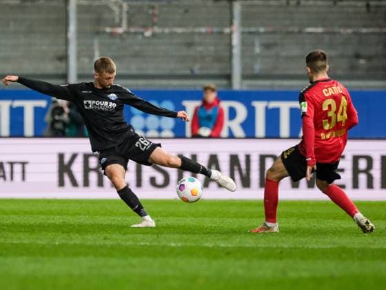 Sebastian Klaas (SC Paderborn 07, 26), Amar Catic (SV Wehen Wiesbaden, 34), GER, SV Wehen Wiesbaden gegen SC Paderborn 07, Fussball, 2. Bundesliga, 23. Spieltag, Spielzeit 2023 2024, 23.02.2024 DFL REGULATIONS PROHIBIT ANY USE OF PHOTOGRAPHS AS IMAGE SEQUENCES AND OR QUASI-VIDEO GER, SV Wehen Wiesbaden gegen SC Paderborn 07, Fussball, 2. Bundesliga, 23. Spieltag, Spielzeit 2023 2024, 23.02.2024 Wiesbaden