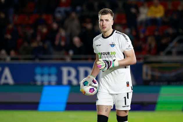 23.02.2024, xavx, Fussball 2.Bundesliga, SV Wehen Wiesbaden - SC Paderborn 07 emspor, v.l. Torwart Pelle Boevink (SC Paderborn 07) (DFL DFB REGULATIONS PROHIBIT ANY USE OF PHOTOGRAPHS as IMAGE SEQUENCES and or QUASI-VIDEO) Wiesbaden