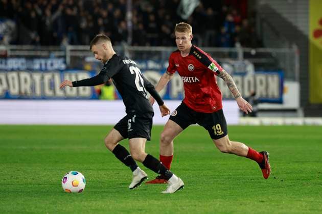 23.02.2024, xavx, Fussball 2.Bundesliga, SV Wehen Wiesbaden - SC Paderborn 07 emspor, v.l. Sebastian Klaas (SC Paderborn 07), Bjarke Jacobsen (SV Wehen Wiesbaden) (DFL DFB REGULATIONS PROHIBIT ANY USE OF PHOTOGRAPHS as IMAGE SEQUENCES and or QUASI-VIDEO) Wiesbaden