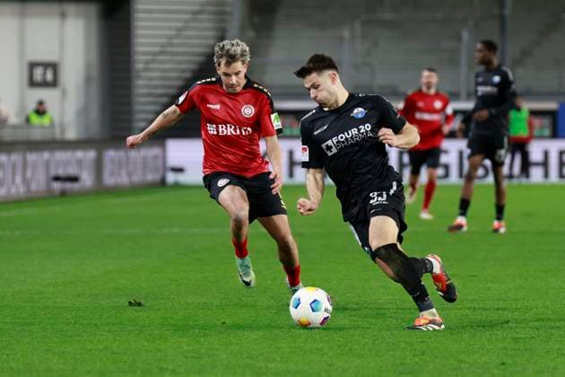 23.02.2024, xavx, Fussball 2.Bundesliga, SV Wehen Wiesbaden - SC Paderborn 07 emspor, v.l. Thijmen Goppel (SV Wehen Wiesbaden), Marcel Hoffmeier (SC Paderborn 07) (DFL DFB REGULATIONS PROHIBIT ANY USE OF PHOTOGRAPHS as IMAGE SEQUENCES and or QUASI-VIDEO) Wiesbaden
