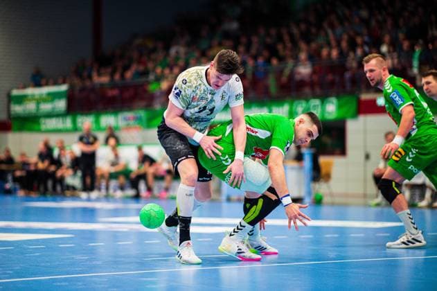 23.02.2024 - Handball, 2023 2024, 2. Bundesliga, 22. Spieltag, GWD Minden - HC Elbflorenz Dresden: (L-R) Oliver Seidler (Elbflorenz), Carles Asensio Cambra (Minden)