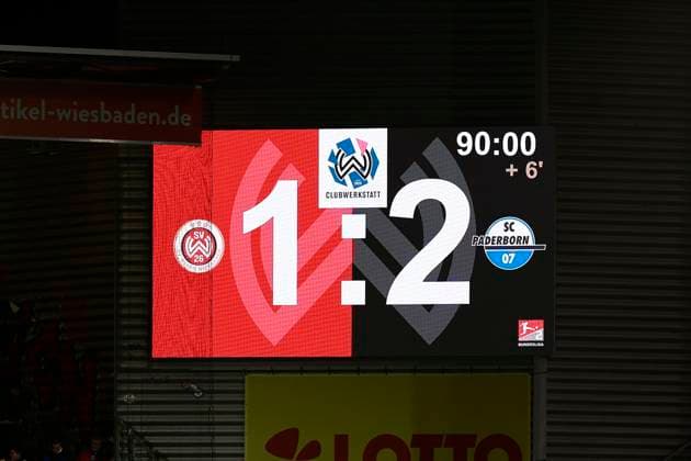 23.02.2024, xavx, Fussball 2.Bundesliga, SV Wehen Wiesbaden - SC Paderborn 07 emspor, v.l. Anzeigetafel in der Brita-Arena. Endstand 1:2. (DFL DFB REGULATIONS PROHIBIT ANY USE OF PHOTOGRAPHS as IMAGE SEQUENCES and or QUASI-VIDEO) Wiesbaden