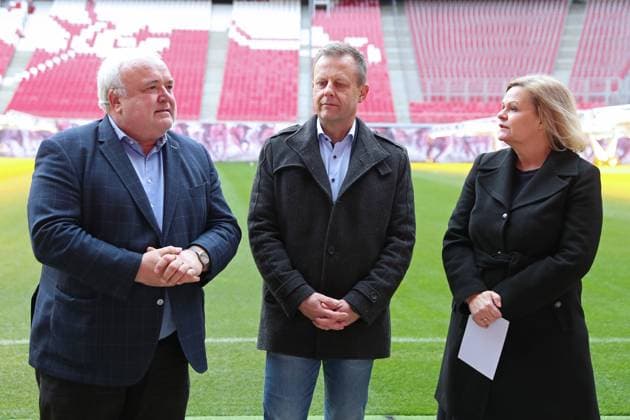 Planungsstand UEFA EURO, EM, Europameisterschaft,Fussball 2024 Bundesinnenministerin Nancy Faeser in Leipzig, 23.02.2023 Prof. Jörg Junhold (Direktor des Zoo Leipzig Botschafter der Host City Leipzig), Torsten Bonew (Erster Bürgermeister der Stadt Leipzig Beigeordneter für Finanzen) und Nancy Faeser (Bundesministerin des Innern und für Heimat Bundesinnenministerin). Austausch zum Planungsstand UEFA EURO 2024 - im Stadion Leipzig, 23.02.2024. Copyright: xBEAUTIFULxSPORTS JanxKaeferx
