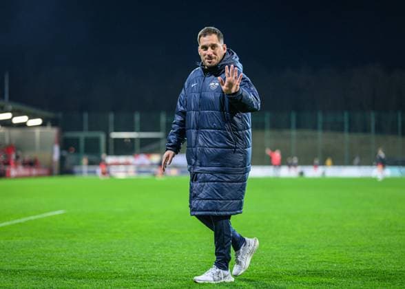 Leipzigs Cheftrainer Trainer Coach Saban Uzun. Fussball 1. Frauen Bundesliga, 14. Spieltag: RB Leipzig - Eintracht Frankfurt 2:1. 17. Februar 2024: Leipzig, Trainingszentrum am Cottaweg. RB Leipzig - Eintracht Frankfurt 2:1