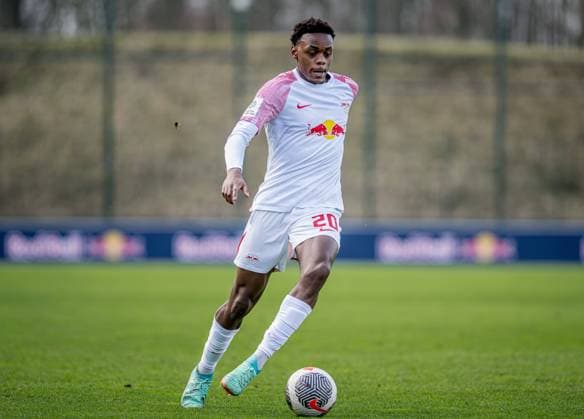Leipzigs Chilohem Onuoha. Fussball Junioren Bundesliga Saison 2023 24 Staffel Nord Nordost, 17. Spieltag: RB Leipzig U19 - 1. FC Union Berlin U19 1:1. 17. Februar 2024: Leipzig, Red Bull Akademie. RB Leipzig U19 - 1. FC Union Berlin U19 1:1 *** Leipzigs Chilohem Onuoha Football Junior Bundesliga Season 2023 24 Season North North-East, Matchday 17 RB Leipzig U19 1 FC Union Berlin U19 1 1 February 17, 2024 Leipzig, Red Bull Academy RB Leipzig U19 1 FC Union Berlin U19 1 1
