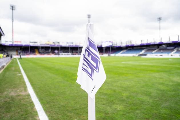 GER, 2. FBL VfL Osnabrück vs Hannover 96 24.02.2024, Bremer Brücke, Osnabrück, GER, 2. FBL VfL Osnabrück vs Hannover 96 Im Bild: Eckfahne mit Wappen Logo von VFL Osnabrück Osnabrueck