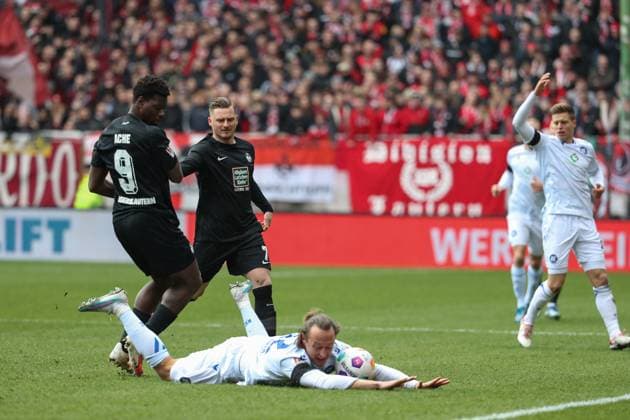 24.02.2024, xusrbx, Fussball 2.Bundesliga, 1.FC Kaiserslautern - Karlsruher SC emspor, v.l. Ragnar Ache (1. FC Kaiserslautern, 9), Robin Bormuth (Karlsruher SC , 32), (DFL DFB REGULATIONS PROHIBIT ANY USE OF PHOTOGRAPHS as IMAGE SEQUENCES and or QUASI-VIDEO) Kaiserslautern