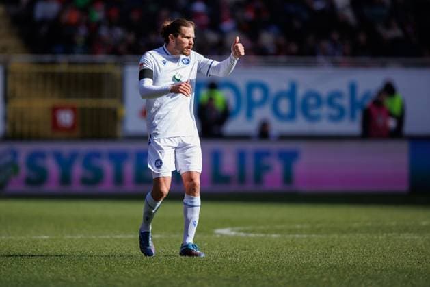 Sebastian Jung (Karlsruher SC), 1. FC Kaiserslautern vs Karlsruher SC, Fussball, 2. Bundesliga, Saison 2023 2024, 24.02.2024 1. FC Kaiserslautern vs Karlsruher SC, Fussball, 2. Bundesliga, Saison 2023 2024, 24.02.2024 Kaiserslautern