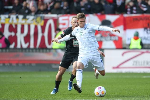 24.02.2024, xusrbx, Fussball 2.Bundesliga, 1.FC Kaiserslautern - Karlsruher SC emspor, v.l. Ben Zolinski (1. FC Kaiserslautern, 31), Dzenis Burnic (Karlsruher SC , 15), (DFL DFB REGULATIONS PROHIBIT ANY USE OF PHOTOGRAPHS as IMAGE SEQUENCES and or QUASI-VIDEO) Kaiserslautern