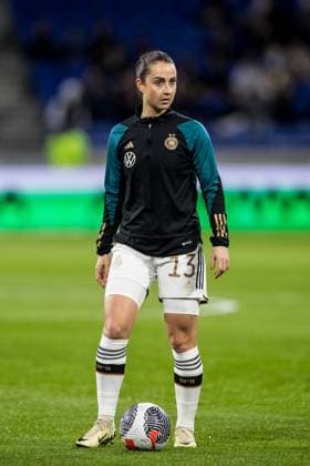 UEFA WOMEN’S Nations LEAGUE: Halbfinale Frankreich - Deutschland; 23.02.2024 Sara Däbritz (Deutschland, 13) im Warm Up UEFA WOMEN’S Nations LEAGUE: Halbfinale Frankreich - Deutschland; Lyon, Groupama Stadium, 23.02.2024 Copyright: xBEAUTIFULxSPORTS Wunderlx