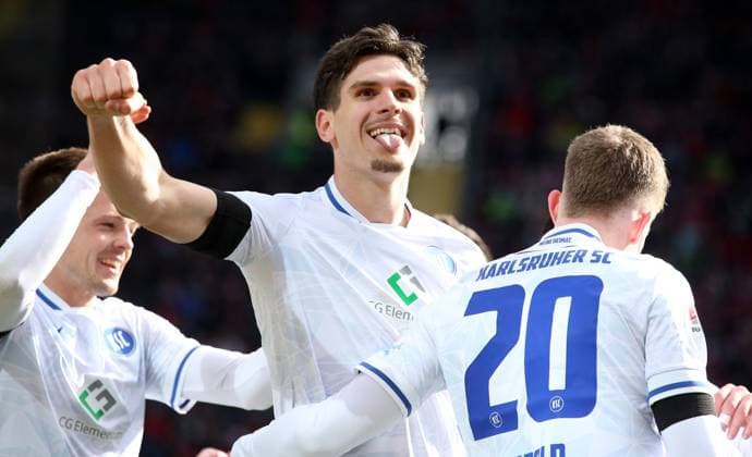 2:0 für den Karlsruher SC durch Igor Matanovic (9, Karlsruher SC) 24.02.2024, Fußball, 2. Bundesliga, FC Kaiserslautern - Karlsruher SC, 23. Spieltag, Saison 2023 24, Fritz Walter Stadion, Kaiserslautern, Deutschland, zmdz, ** DFB & DFL regulations prohibit any use of photographs as image sequences and or quasi-video. ** FC Kaiserslautern - Karlsruher SC