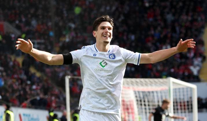 2:0 für den Karlsruher SC durch Igor Matanovic (9, Karlsruher SC) 24.02.2024, Fußball, 2. Bundesliga, FC Kaiserslautern - Karlsruher SC, 23. Spieltag, Saison 2023 24, Fritz Walter Stadion, Kaiserslautern, Deutschland, zmdz, ** DFB & DFL regulations prohibit any use of photographs as image sequences and or quasi-video. ** FC Kaiserslautern - Karlsruher SC