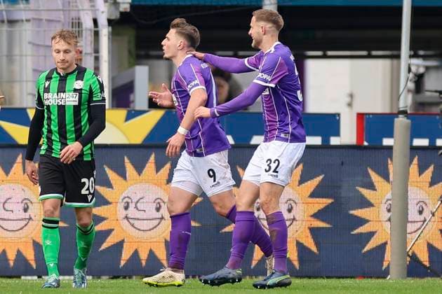 Erik Engelhardt (VfL Osnabrueck) bejubelt seinen Treffer zum 1:0 mit Jannes Wulff (VfL Osnabrueck), 2. Bundesliga, VfL Osnabrueck vs Hannover 96, Bremer Bruecke, 24.02.2024, Osnabrueck, Deutschland.