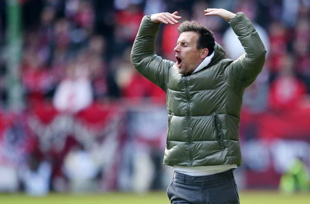 Christian Eichner (Trainer Karlsruher SC) 24.02.2024, Fußball, 2. Bundesliga, FC Kaiserslautern - Karlsruher SC, 23. Spieltag, Saison 2023 24, Fritz Walter Stadion, Kaiserslautern, Deutschland, zmdz, ** DFB & DFL regulations prohibit any use of photographs as image sequences and or quasi-video. ** FC Kaiserslautern - Karlsruher SC