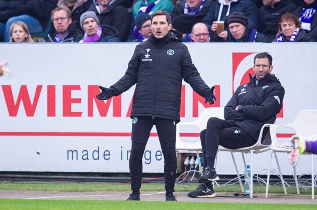 24.02.2024 - Fußball, 2023 2024, 2. Bundesliga, 23. Spieltag, VfL Osnabrück - Hannover 96: (L-R) Stefan Leitl (Trainer - Hannover), Andre Mijatovic (Co-Trainer - Hannover) DFL REGULATIONS PROHIBIT ANY USE OF PHOTOGRAPHS AS IMAGE SEQUENCES AND OR QUASI-VIDEO.
