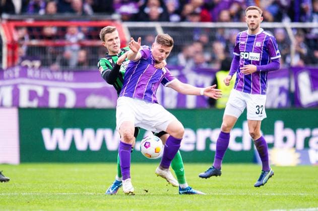 24.02.2024 - Fußball, 2023 2024, 2. Bundesliga, 23. Spieltag, VfL Osnabrück - Hannover 96: (L-R) Fabian Kunze (Hannover), Erik Engelhardt (Osnabrück) DFL REGULATIONS PROHIBIT ANY USE OF PHOTOGRAPHS AS IMAGE SEQUENCES AND OR QUASI-VIDEO.