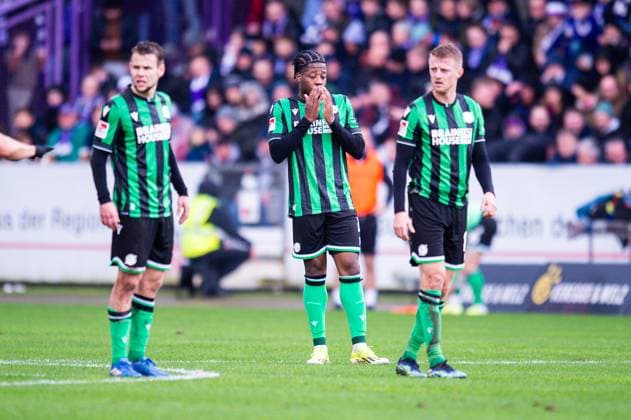 24.02.2024 - Fußball, 2023 2024, 2. Bundesliga, 23. Spieltag, VfL Osnabrück - Hannover 96: (L-R) Louis Schaub (Hannover), Bright Arrey-Mbi (Hannover), Sebastian Ernst (Hannover) DFL REGULATIONS PROHIBIT ANY USE OF PHOTOGRAPHS AS IMAGE SEQUENCES AND OR QUASI-VIDEO.