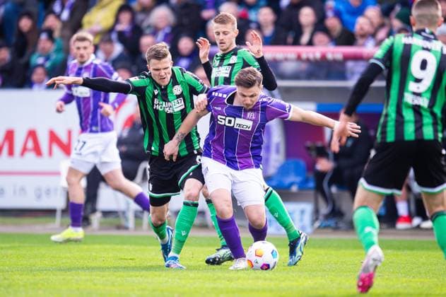 24.02.2024 - Fußball, 2023 2024, 2. Bundesliga, 23. Spieltag, VfL Osnabrück - Hannover 96: (L-R) Fabian Kunze (Hannover), Sebastian Ernst (Hannover), Erik Engelhardt (Osnabrück) DFL REGULATIONS PROHIBIT ANY USE OF PHOTOGRAPHS AS IMAGE SEQUENCES AND OR QUASI-VIDEO.