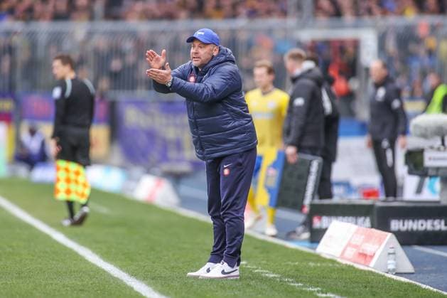 24.02.2024, Fussball, 2. Bundesliga, 23. Spieltag, Saison 2023 2024, Eintracht Braunschweig - Hertha BSC, Trainer Pal Dardai (Hertha BSC)ü Braunschweig Eintracht Stadion NDS Deutschland xRHR-FOTO TRx