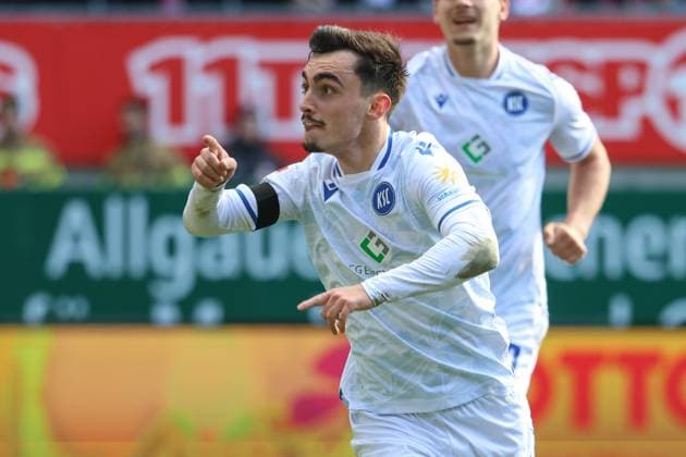 24.02.2024, xusrbx, Fussball 2.Bundesliga, 1.FC Kaiserslautern - Karlsruher SC emspor, Torjubel, 82. Spielminute, Tor 0:3 Paul Nebel (Karlsruher SC , 26), (DFL DFB REGULATIONS PROHIBIT ANY USE OF PHOTOGRAPHS as IMAGE SEQUENCES and or QUASI-VIDEO) Kaiserslautern