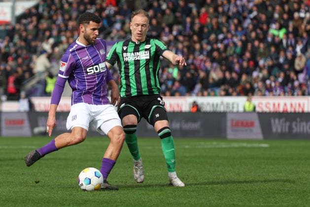2. Bundesliga - VfL Osnabrück - Hannover 96 am 24.02.2024 an der Bremer Brücke in Osnabrück Dave Gnaase (Osnabrueck 26) gegen Havard Nielsen (Hannover 16)