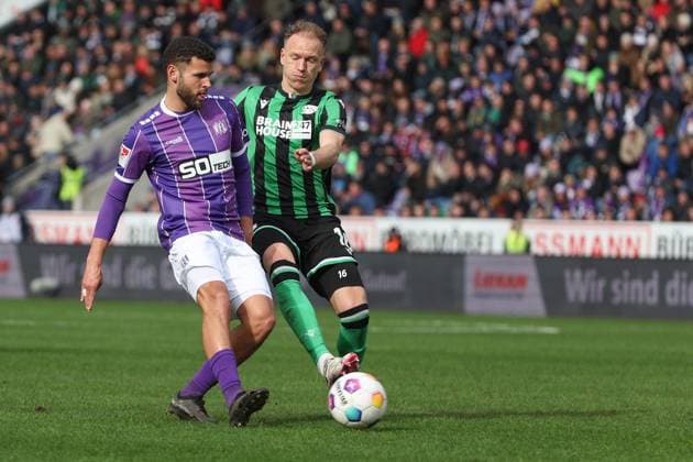 2. Bundesliga - VfL Osnabrück - Hannover 96 am 24.02.2024 an der Bremer Brücke in Osnabrück Dave Gnaase (Osnabrueck 26) gegen Havard Nielsen (Hannover 16)