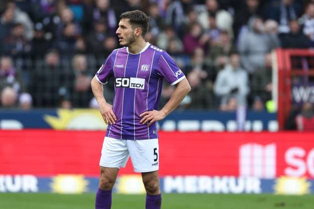 2. Bundesliga - VfL Osnabrück - Hannover 96 am 24.02.2024 an der Bremer Brücke in Osnabrück Bashkim Ajdini (Osnabrueck 5) unzufrieden, enttäuscht, enttaeuscht, niedergeschlagen.