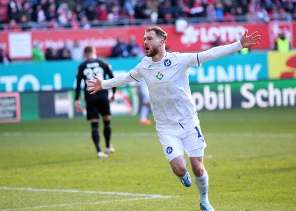 4:0 Karlsruher SC durch Budu Zivzivadze (11, Karlsruher SC) 24.02.2024, Fußball, 2. Bundesliga, FC Kaiserslautern - Karlsruher SC, 23. Spieltag, Saison 2023 24, Fritz Walter Stadion, Kaiserslautern, Deutschland, zmdz, ** DFB & DFL regulations prohibit any use of photographs as image sequences and or quasi-video. ** FC Kaiserslautern - Karlsruher SC
