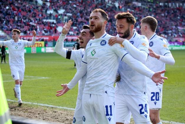 4:0 Karlsruher SC durch Budu Zivzivadze (11, Karlsruher SC) 24.02.2024, Fußball, 2. Bundesliga, FC Kaiserslautern - Karlsruher SC, 23. Spieltag, Saison 2023 24, Fritz Walter Stadion, Kaiserslautern, Deutschland, zmdz, ** DFB & DFL regulations prohibit any use of photographs as image sequences and or quasi-video. ** FC Kaiserslautern - Karlsruher SC