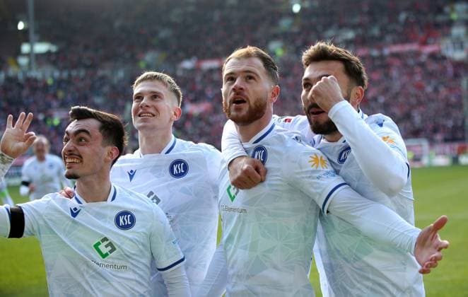 4:0 Karlsruher SC durch Budu Zivzivadze (11, Karlsruher SC) 24.02.2024, Fußball, 2. Bundesliga, FC Kaiserslautern - Karlsruher SC, 23. Spieltag, Saison 2023 24, Fritz Walter Stadion, Kaiserslautern, Deutschland, zmdz, ** DFB & DFL regulations prohibit any use of photographs as image sequences and or quasi-video. ** FC Kaiserslautern - Karlsruher SC